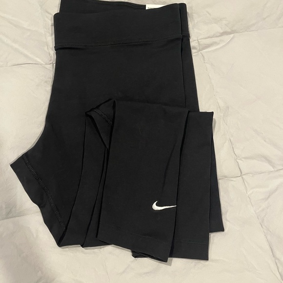 4 pairs of Nike leggings - Picture 8 of 9